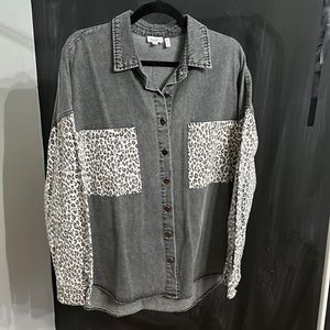 Gray Denim & Leopard Top Sz L